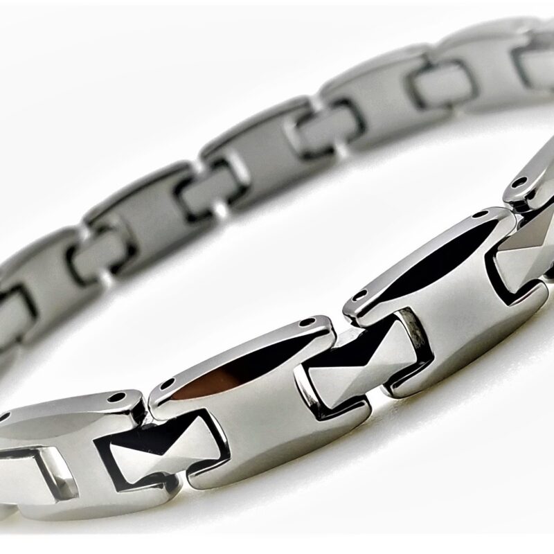 Tungsten Bracelet - Polished Silver Pyramid 8mm - 6.25"